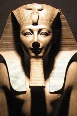 Tutankhamun’s Cup Unearthed from the Young Pharaoh’s Tomb: A Masterpiece of Ancient Egypt Adorned with Hieroglyphs