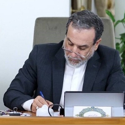 Foreign Minister Abbas Araghchi Pays Tribute to Mahmoud Farshchian, Icon of Iranian Art