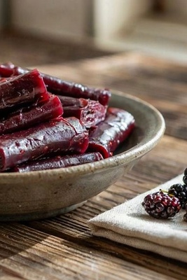 Calories and Nutritional Value of Black Mulberry Fruit Leather: Benefits, Potential Risks, and Homemade vs. Industrial Comparison