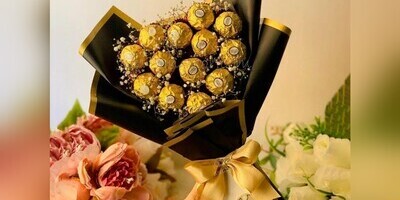 The Most Attractive Valentine's Day Chocolate Bouquet For Lovers, Combining Gold And Mocha Colors.