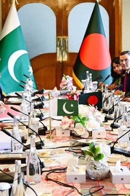 Pakistan FM Holds Talks with Bangladeshi Officials during ‘Historic’ Visit