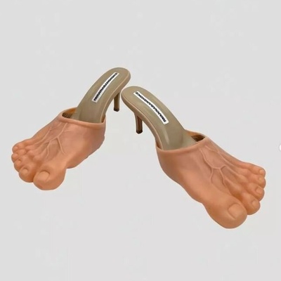 These Ridiculous High-Heeled Plastic Slippers Have Become Popular!