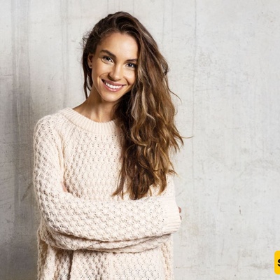 How to Style Knitwear: A Guide to Choosing Colors and Pairing Knits with Pants and Shoes