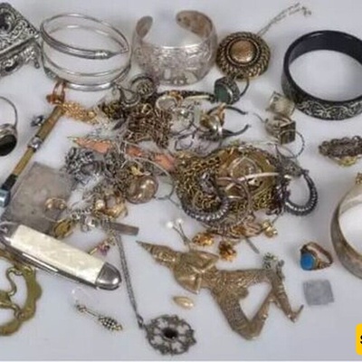 Woman’s Incredible Luck: Accidentally Becomes Owner of Ancient Treasure + Photo