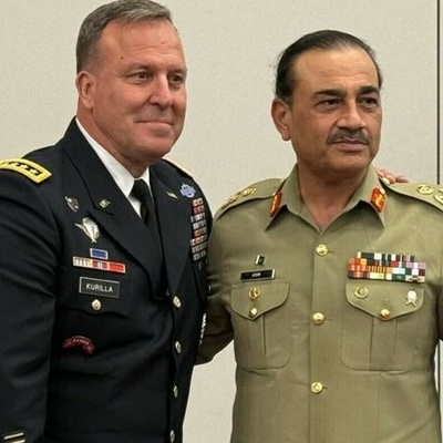 Pakistan Army Chief Meets CENTCOM Cmdr. on US Visit