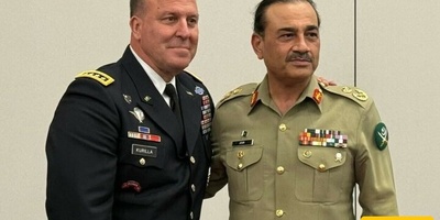 Pakistan Army Chief Meets CENTCOM Cmdr. on US Visit