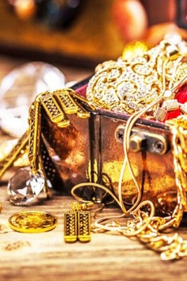 A Achaemenid Treasure Unearthed During an Armed Clash — This Golden Hoard Is Priceless [Photos]