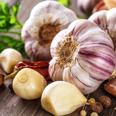 How to Keep Garlic From Sprouting in the Kitchen