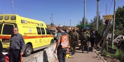 Zionist Regime Police Officer Injured in Palestinian op.