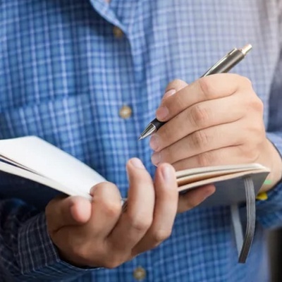 Are Left Handed People More Creative?