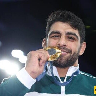 Iranian Wrestler Saravi Claims First Gold at Paris Olympics by Defeating Armenian Olympic Champion!