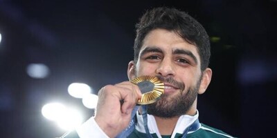 [VIDEO] Iranian Wrestler Saravi Claims First Gold at Paris Olympics by Defeating Armenian Olympic Champion!