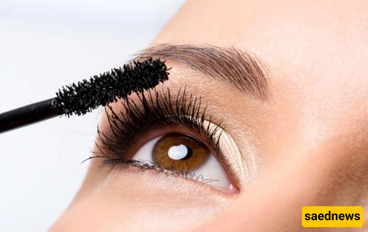 Applying Mascara