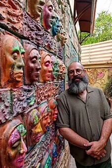 The Stunning Creativity of an Iranian Artist in the Old Alleys of Shiraz Once Again Proves that Art is Truly Wth the Iranians, and That's All.