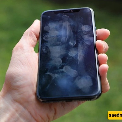 Why Does Your Phone Screen Get Dirty So Quickly?