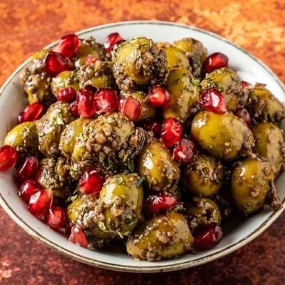 How to Make Garlic-Marinated Olives