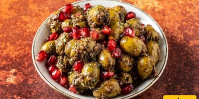 How to Make Garlic-Marinated Olives