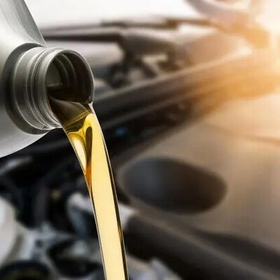 The Consequences of Pouring 20w50 Motor Oil Instead of 10w40 In a Car. 🚘🚗