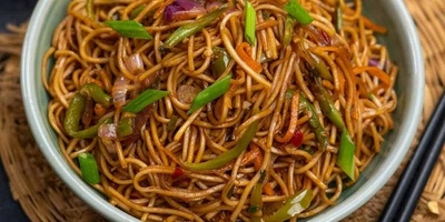 Hakka Noodles Recipe (Street-Style Indo-Chinese)