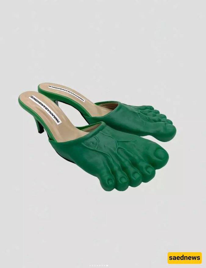 High-Heeled Plastic Slippers