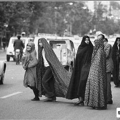 (Photos) The first woman who obtained a driving license after the Islamic Revolution