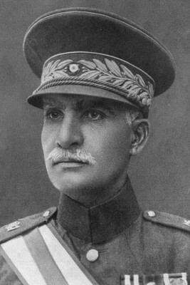 Photo: Reza Shah Pahlavi’s Gold-Coated Limousine – The World’s Most Expensive Car, Paid for by the People