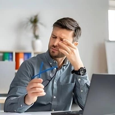 What Causes Dry Eyes While Working With Screens?