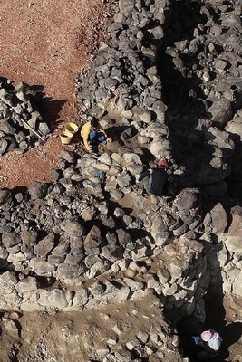 (Images) Discovery of Massive 4,000-Year-Old “Khaybar” Walls in Saudi Arabia