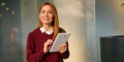 The Complete Guide to Styling Burgundy Outfits + Chic and Classic Color Combinations