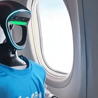 A Look at a Historic Flight! The First Moment Passengers Laid Eyes on “Volodya”