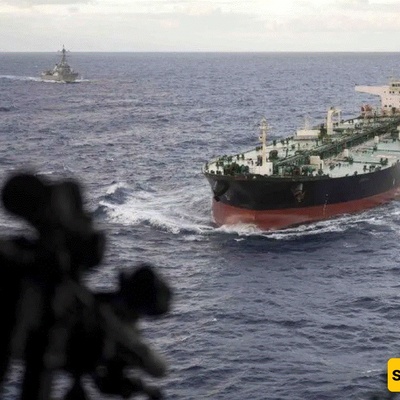 Iranian Crude Oil Tanker Passes Through the Strait of Hormuz