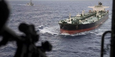 Iranian Crude Oil Tanker Passes Through the Strait of Hormuz