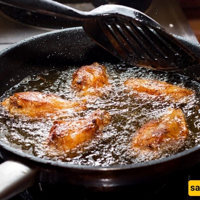 Smart Tricks to Keep Oil from Splattering on Your Stove