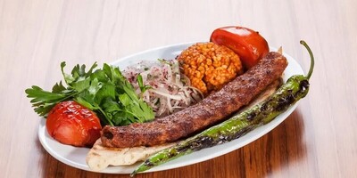 Delicious Kebabs / How to Make Turkish Adana Kebab in a Pan with Special Salad