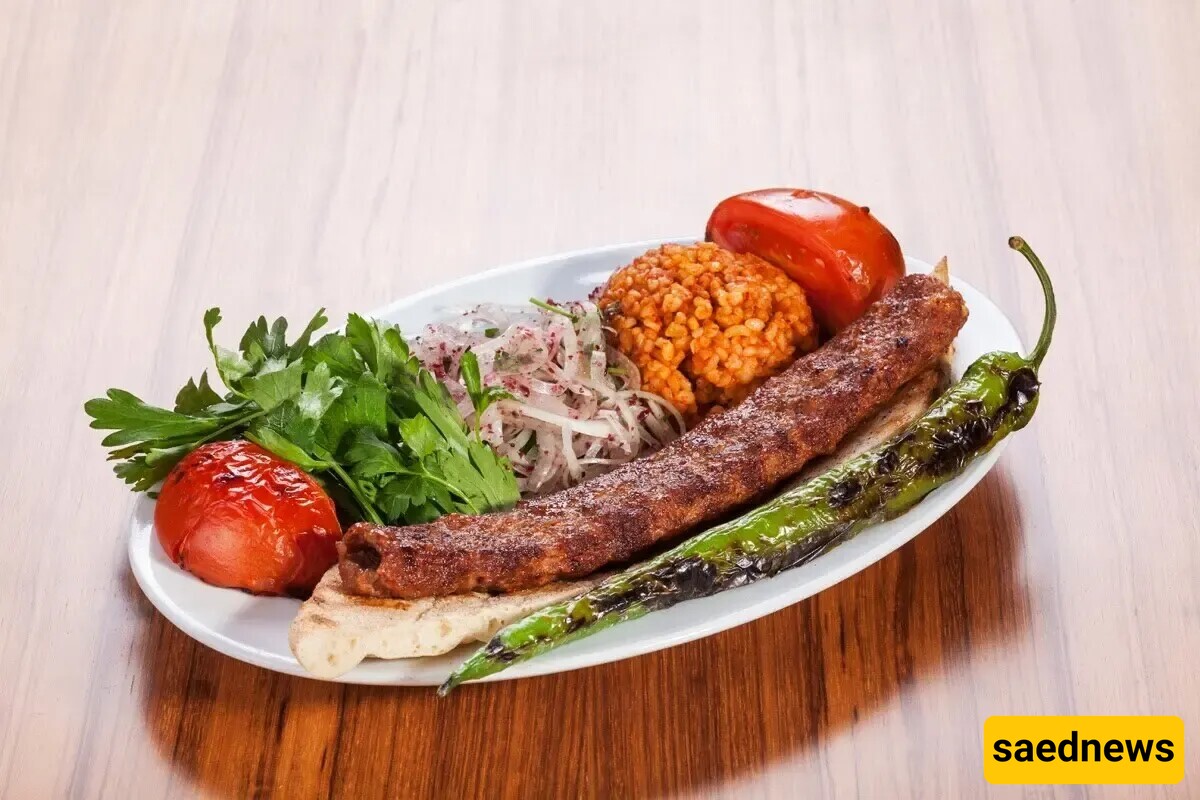 Delicious Kebabs / How to Make Turkish Adana Kebab in a Pan with Special Salad