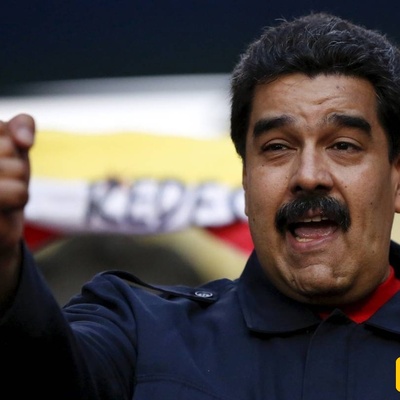 Venezuelan President Maduro Spotted in Flip-Flops in the U.S.; See His Victory-Hand Gesture