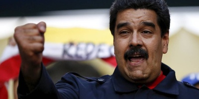 Venezuelan President Maduro Spotted in Flip-Flops in the U.S.; See His Victory-Hand Gesture
