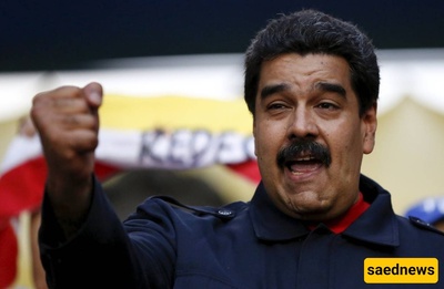 Venezuelan President Maduro Spotted in Flip-Flops in the U.S.; See His Victory-Hand Gesture