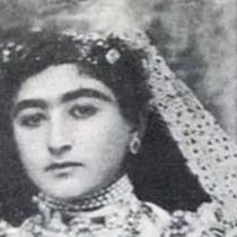 The Beautiful and Intelligent Daughter of Muzaffar al-Din Shah with a Unique Bouquet and an Elegant Wedding Dress Alongside Her Bridesmaids / A Wedding That Became Widely Famous
