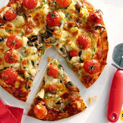 How to Make a Tangy Vegetable Pizza with Zucchini