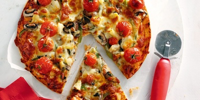 How to Make a Tangy Vegetable Pizza with Zucchini