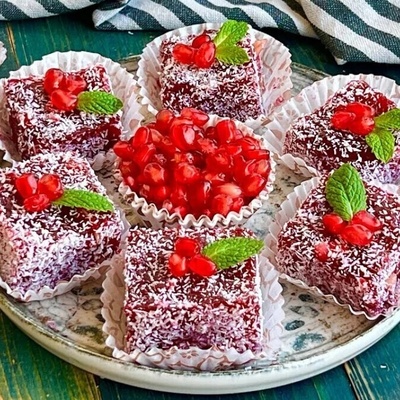 Step-by-Step Guide to Making Pomegranate and Pistachio Lokum, a Traditional Yalda Night Sweet