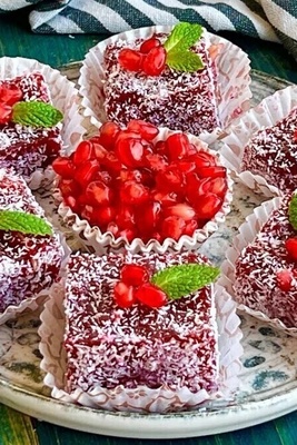Step-by-Step Guide to Making Pomegranate and Pistachio Lokum, a Traditional Yalda Night Sweet