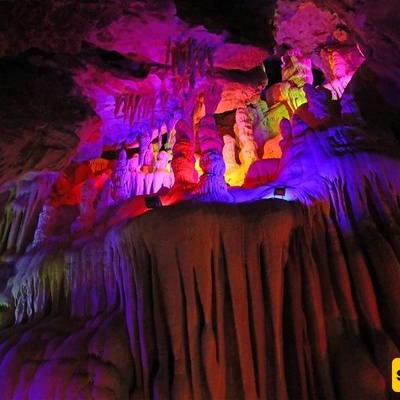 Discover the Breathtaking Beauty of a Remarkable Cave in China