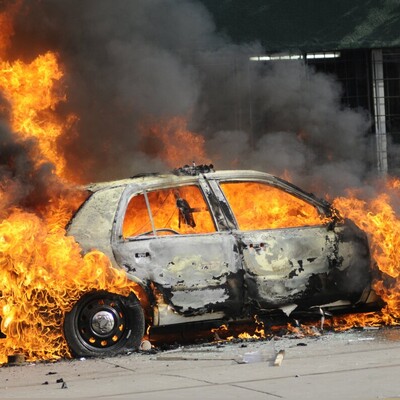 [VIDEO] Explosion in Moscow hits Cars + 2 Injured people