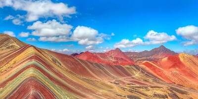 Storks Over Aladaghlar; Zanjan / What Beautiful Colorful Mountains 😍