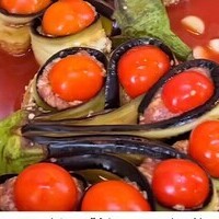 Admired Creativity Of An Iranian Homemaker in Preparing Eggplant Stew Shaped Like a Flower / Just Look At What She’s Done
