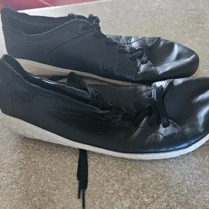 What Causes Shoes to Lose Their Shape Too Quickly?