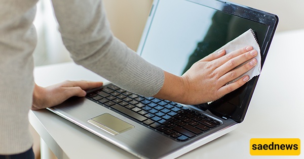 Cleaning Electronic Device Screen