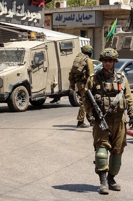 Israeli Forces Raid Homes in Syria’s Quneitra Region, Sources Report